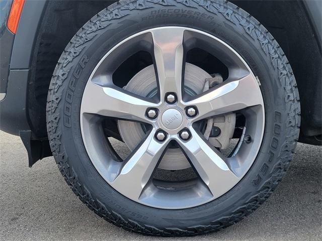 Photo of 2021 Diamond Black Jeep Grand Cherokee L