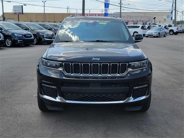 Photo of 2021 Diamond Black Jeep Grand Cherokee L