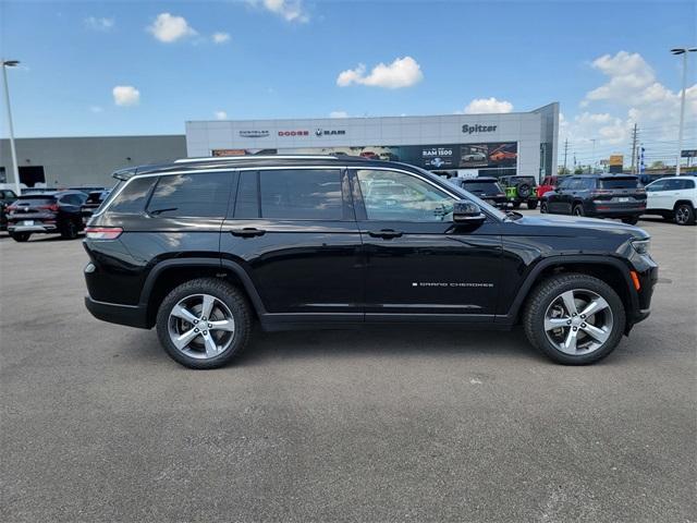 Photo of 2021 Diamond Black Jeep Grand Cherokee L