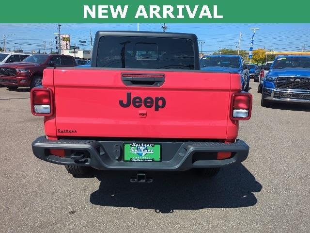 Photo of 2022 Firecracker Red Clearcoat Jeep Gladiator