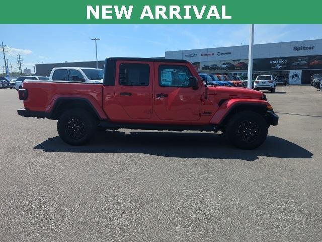 Photo of 2022 Firecracker Red Clearcoat Jeep Gladiator