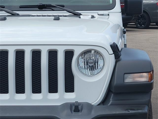Photo of 2021 Bright White Clearcoat Jeep Wrangler Unlimited