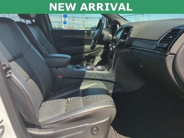 Photo of 2020 Bright White Clearcoat Jeep Grand Cherokee