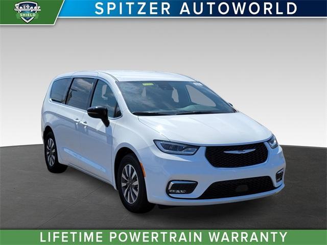 Photo of 2025 Bright White Clearcoat Chrysler Pacifica Hybrid