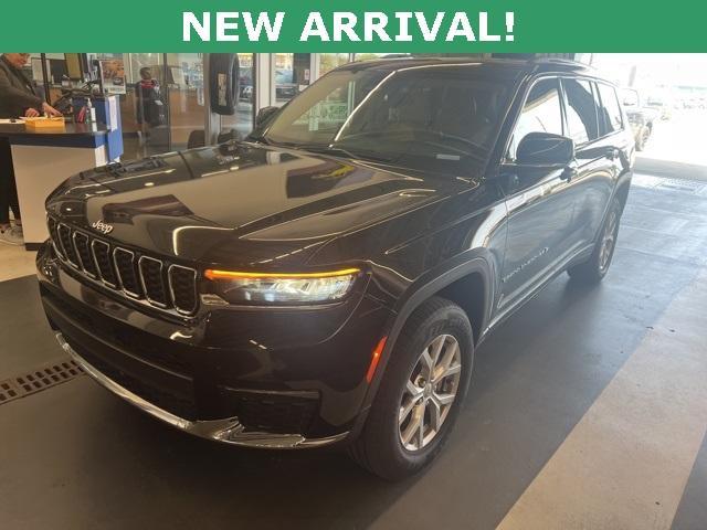 Photo of 2021 Diamond Black Jeep Grand Cherokee L