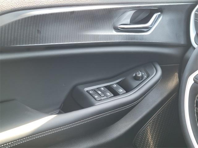 Photo of 2025 Silver Zynith Jeep Grand Cherokee