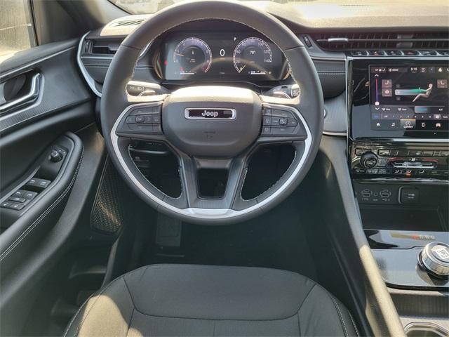 Photo of 2025 Silver Zynith Jeep Grand Cherokee