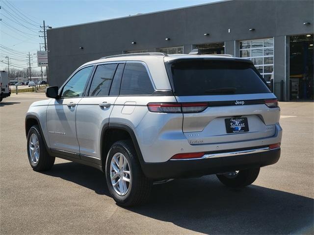 Photo of 2025 Silver Zynith Jeep Grand Cherokee