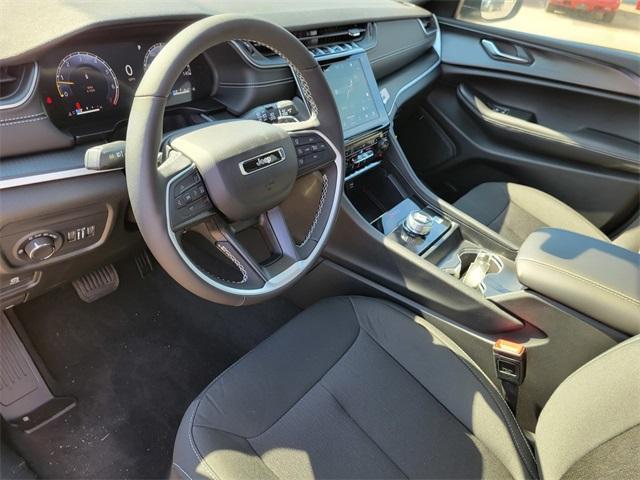 Photo of 2025 Silver Zynith Jeep Grand Cherokee