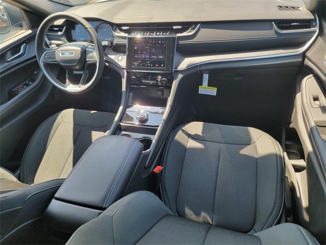 Photo of 2025 Bright White Clearcoat Jeep Grand Cherokee