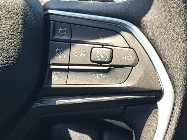 Photo of 2025 Bright White Clearcoat Jeep Grand Cherokee