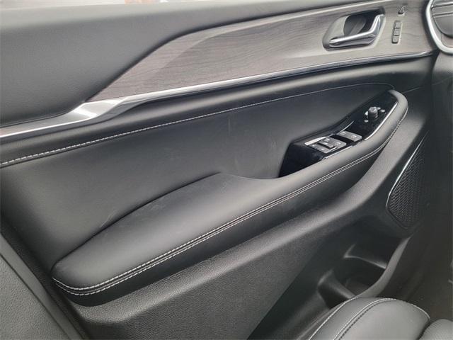 Photo of 2025 Diamond Black Jeep Grand Cherokee