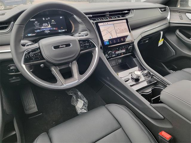 Photo of 2025 Diamond Black Jeep Grand Cherokee