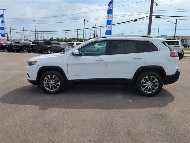 Photo of 2021 Bright White Clearcoat Jeep Cherokee