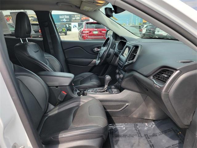 Photo of 2021 Bright White Clearcoat Jeep Cherokee