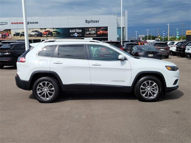 Photo of 2021 Bright White Clearcoat Jeep Cherokee