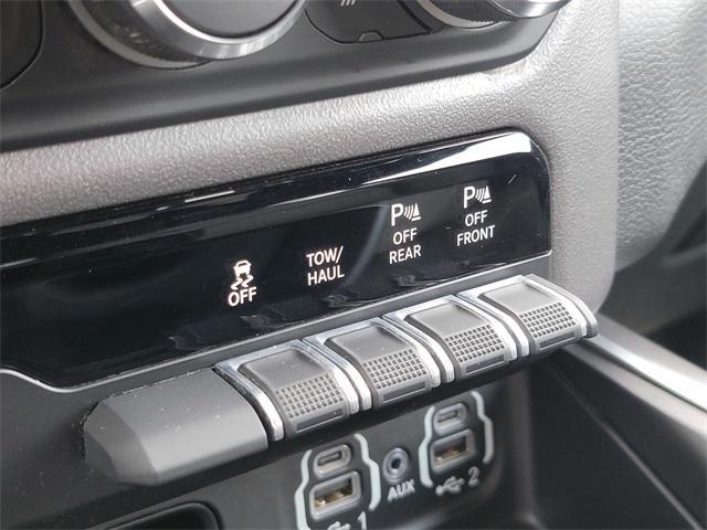 Photo of 2022 Granite Crystal Clearcoat Metallic RAM 1500
