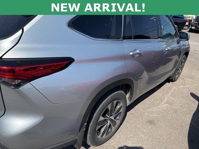 Photo of 2022 Celestial Silver Metallic Toyota Highlander