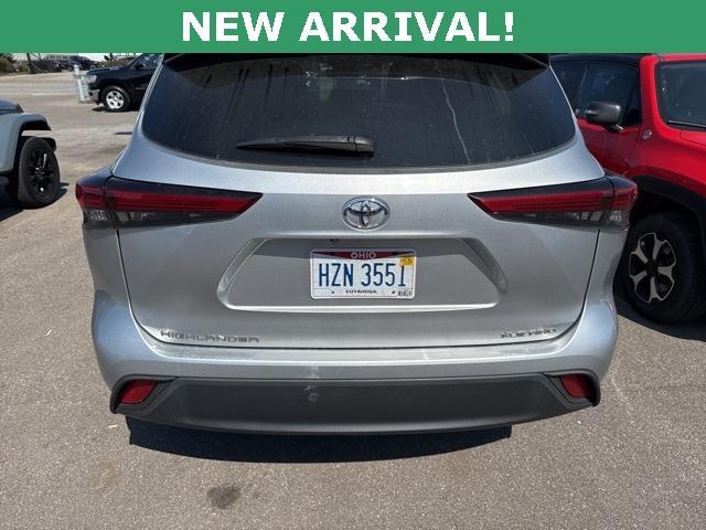 Photo of 2022 Celestial Silver Metallic Toyota Highlander