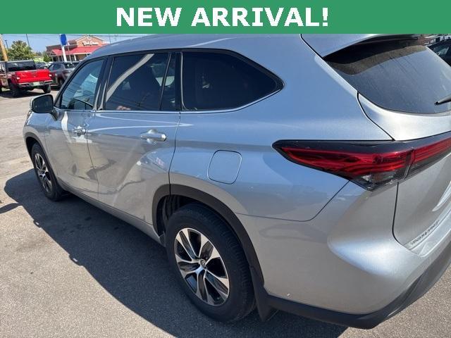 Photo of 2022 Celestial Silver Metallic Toyota Highlander