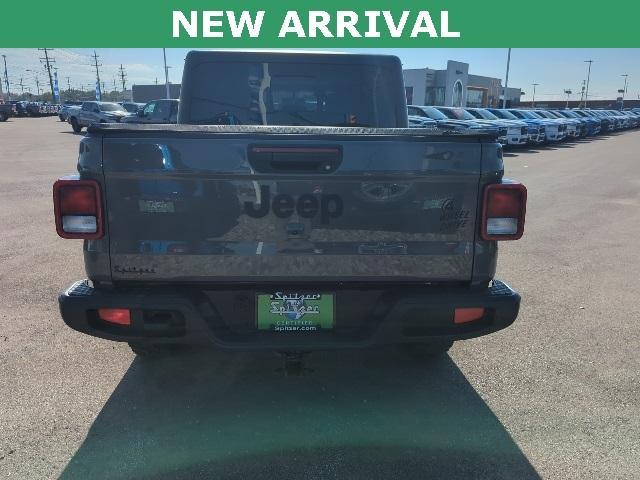 Photo of 2022 Sting Gray Clearcoat Jeep Gladiator