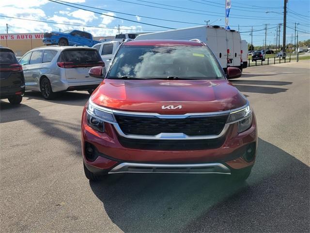 Photo of 2023 Mars Orange Kia Seltos