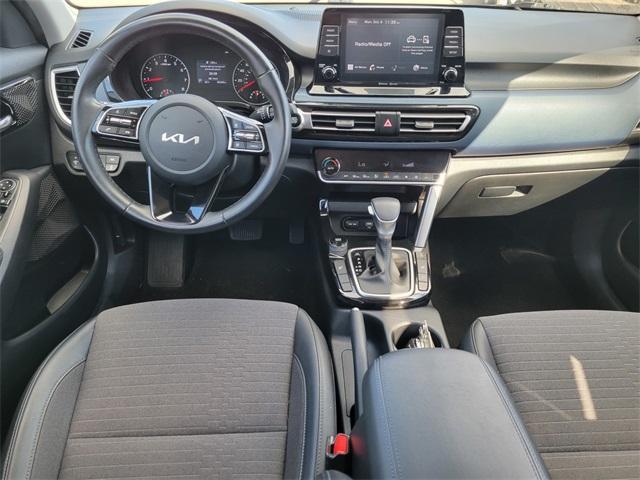 Photo of 2023 Mars Orange Kia Seltos