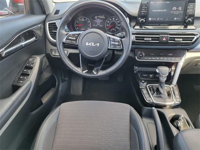 Photo of 2023 Mars Orange Kia Seltos