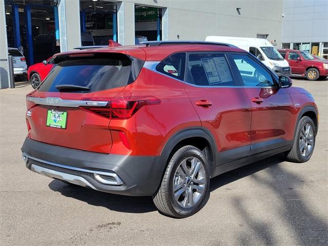 Photo of 2023 Mars Orange Kia Seltos