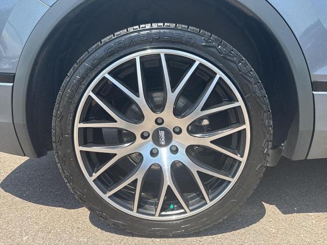 Photo of 2021 Platinum Gray Metallic Volkswagen Tiguan