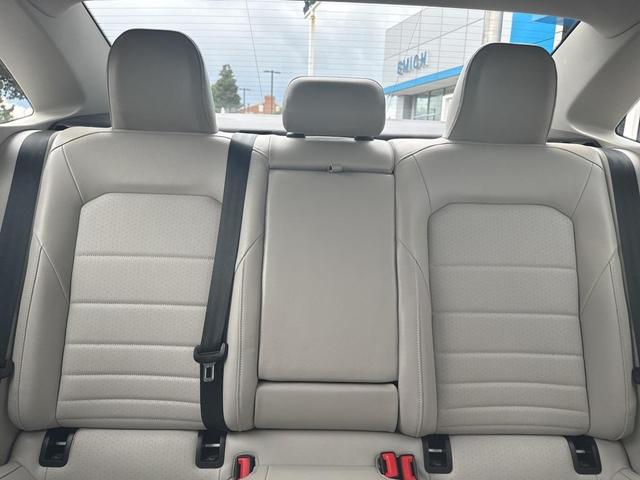 Photo of 2023 Opal White Pearl Effect Volkswagen Jetta