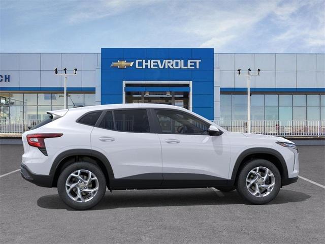 Photo of 2026 Summit White Chevrolet Trax