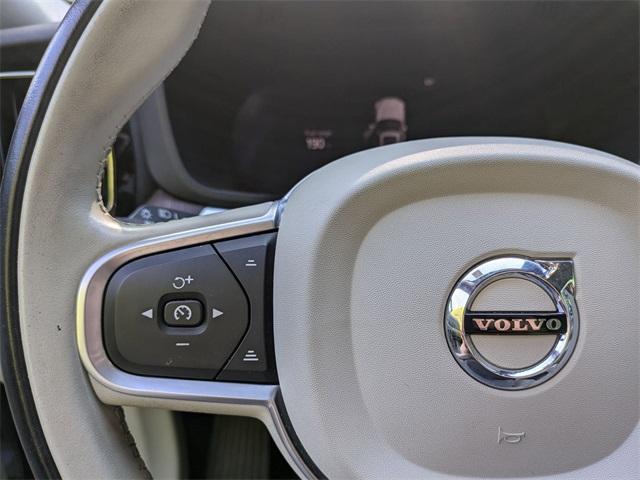 Photo of 2022 Onyx Black Metallic Volvo XC60