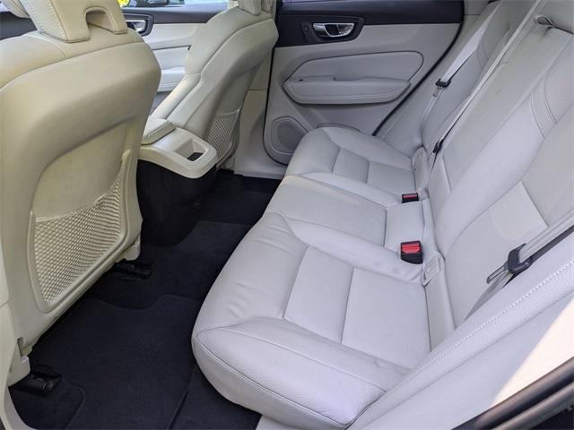 Photo of 2022 Onyx Black Metallic Volvo XC60