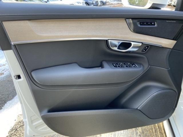 Photo of 2025 Crystal White Metallic Volvo XC90 Plug-In Hybrid