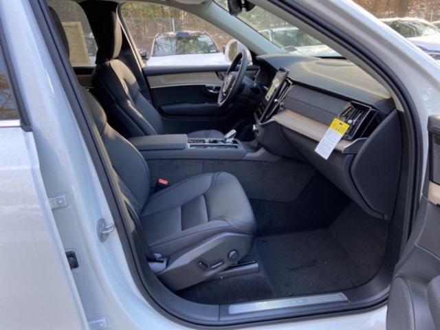 Photo of 2025 Crystal White Metallic Volvo XC90 Plug-In Hybrid