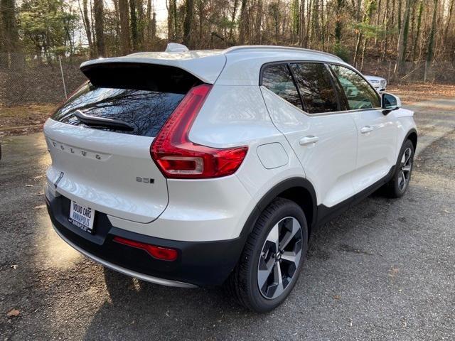 Photo of 2025 Crystal White Pearl Volvo XC40