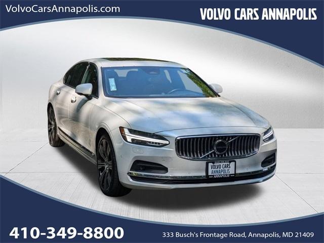 Photo of 2022 Crystal White Metallic Volvo S90