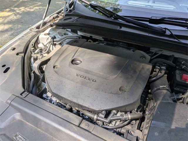 Photo of 2022 Crystal White Metallic Volvo S90