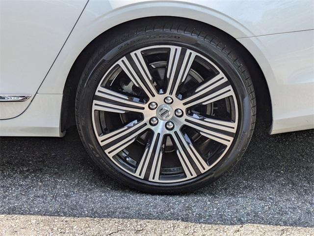 Photo of 2022 Crystal White Metallic Volvo S90