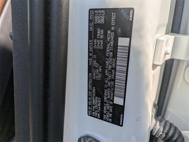 Photo of 2023 Crystal White Metallic Volvo XC60