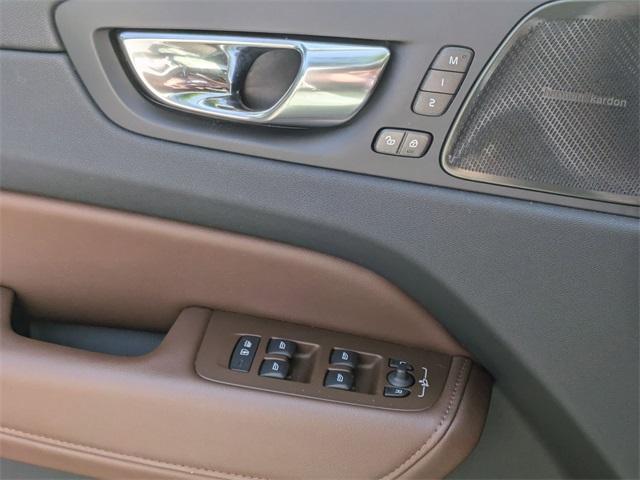 Photo of 2023 Crystal White Metallic Volvo XC60