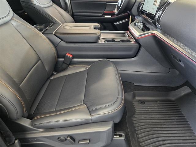 Photo of 2025 Oxford White Ford Expedition