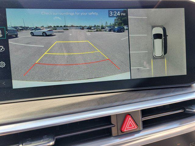 Photo of 2025 White Pearl Kia Sorento