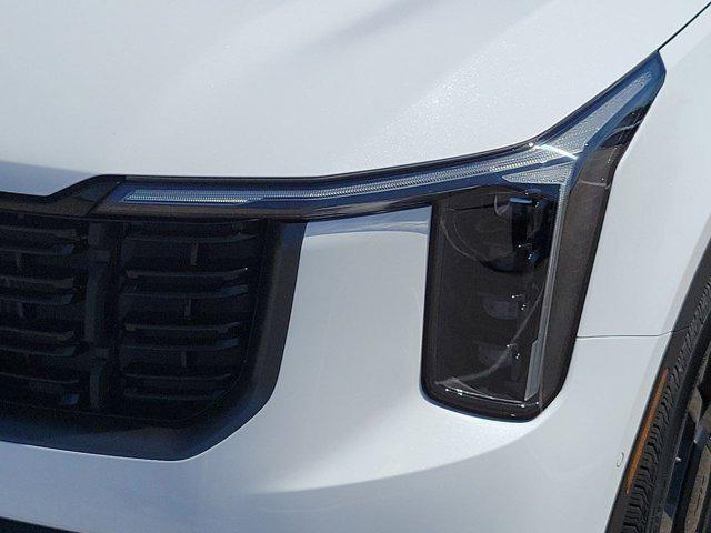 Photo of 2025 White Pearl Kia Sorento