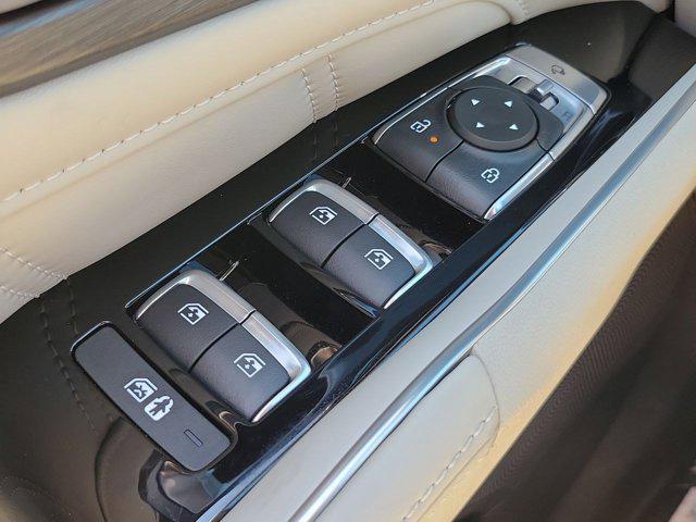 Photo of 2025 White Pearl Kia Sorento