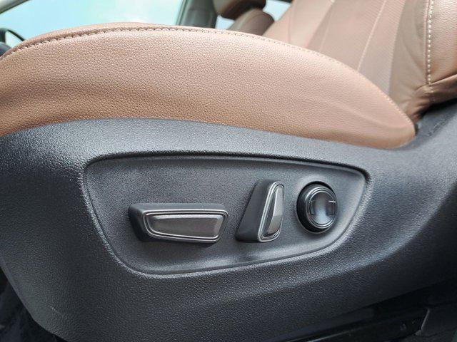 Photo of 2024 Coastal Cream Toyota Grand Highlander