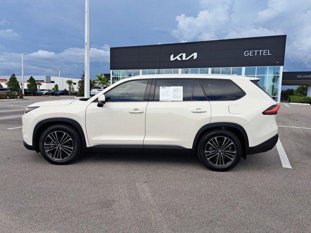 Photo of 2024 Coastal Cream Toyota Grand Highlander