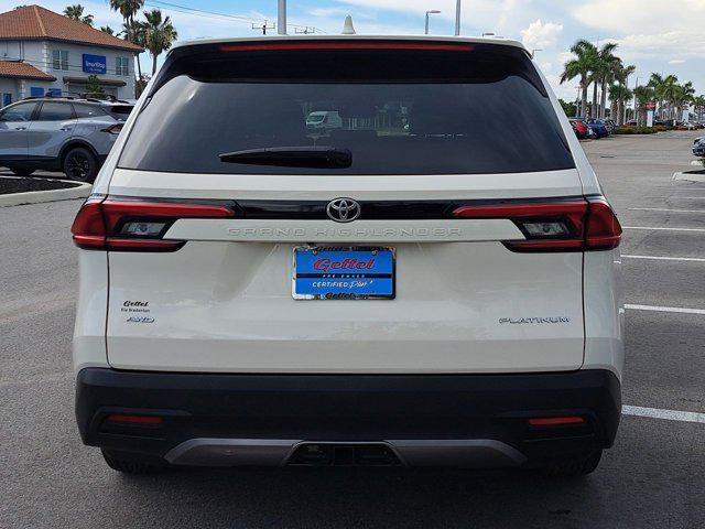 Photo of 2024 Coastal Cream Toyota Grand Highlander