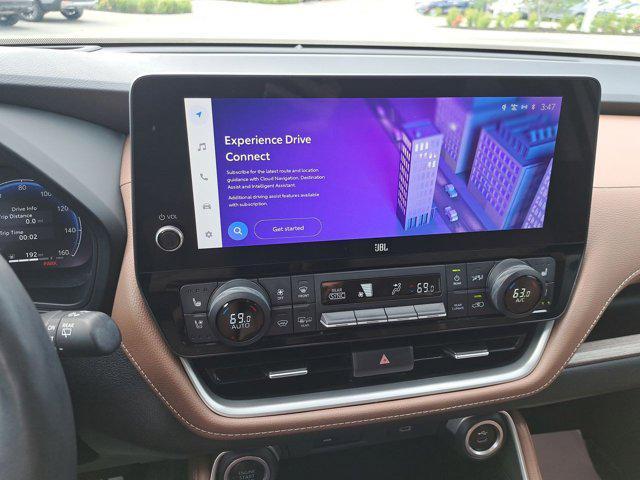 Photo of 2024 Coastal Cream Toyota Grand Highlander